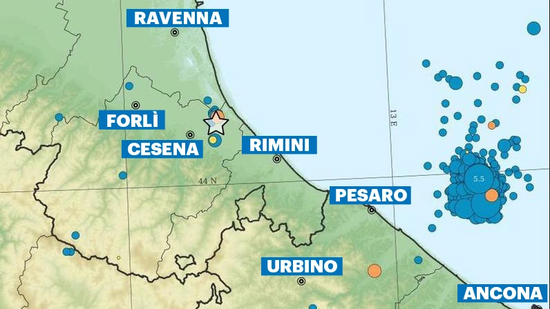 I pallini blu indicano i terremoti degli ultimi 90 giorni tra Romagna e Marche