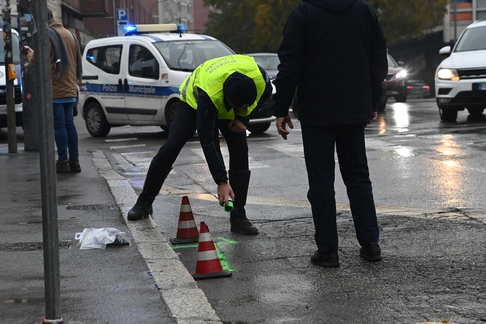 Incidente o caduta accidentale? Grave una donna soccorsa in viale Pietramellara (Fotoschicchi)