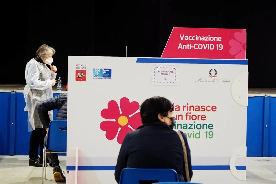 Centro vaccinale ad Arezzo (Foto Cristini)