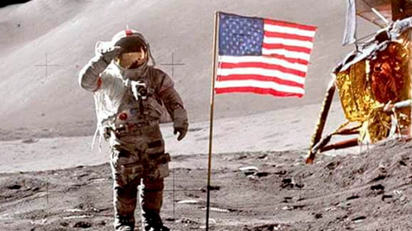 EMOZIONE Alan Shepard sul suolo lunare  nel febbraio del 1971