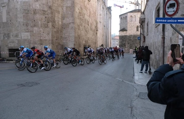 Tirreno Adriatico oggi, lo spettacolo del ciclismo in città