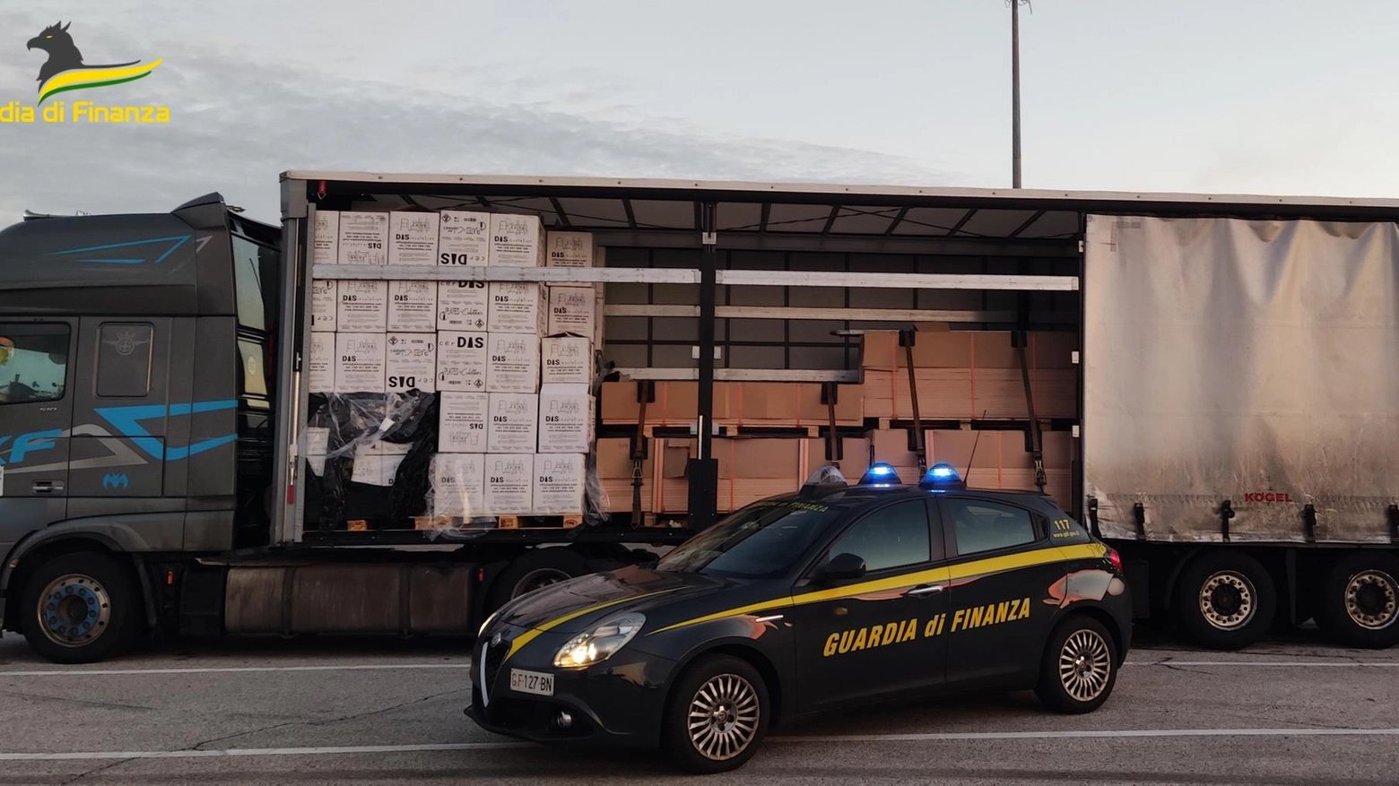 Un controllo su un camion al casello di Venezia Est ha permesso di trovare 3 tonnellate di tabacchi irregolari dal valore di 720mila euro