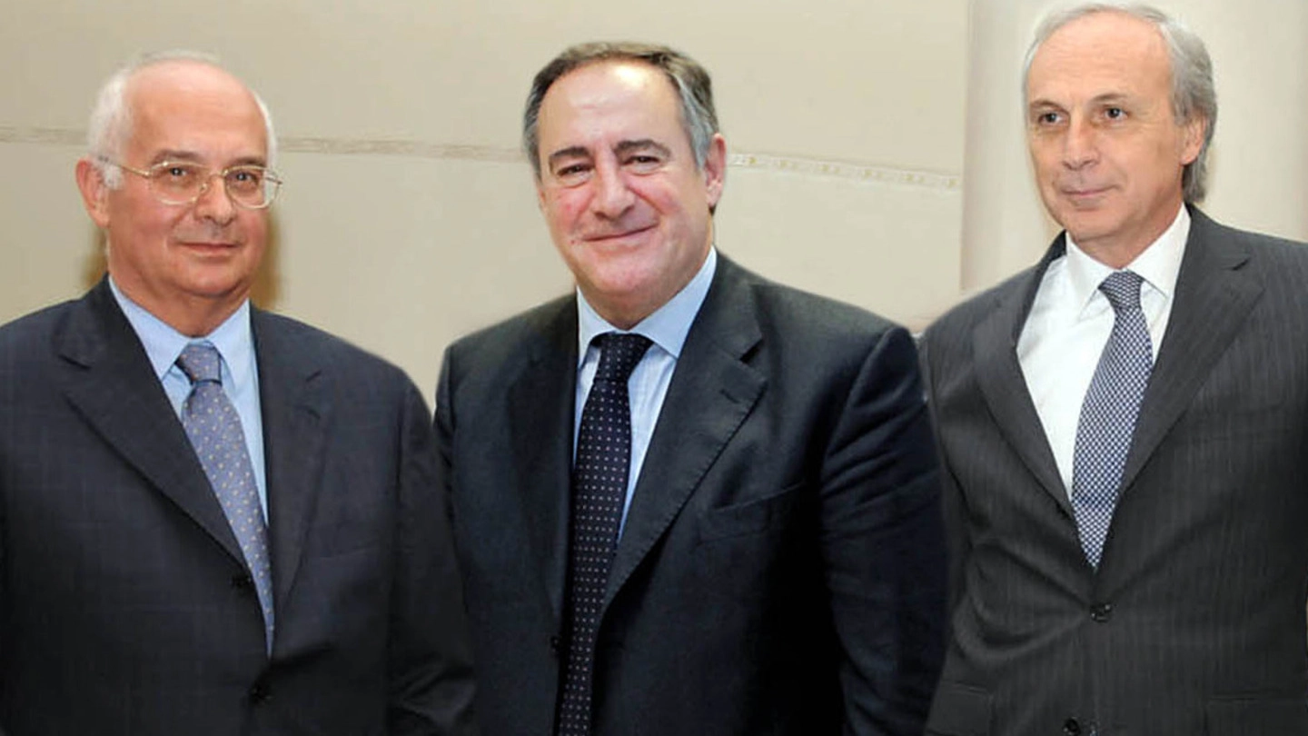 Massimo Ambrosini e Lauro Costa (lungamente ai vertici della banca) con l’ex-direttore Massimo Bianconi 