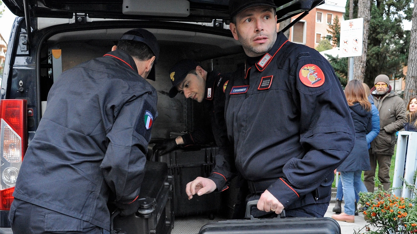 I carabinieri del Ris hanno già eseguito numerosi sopralluoghi in via Spalato (foto Calavita)