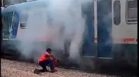 L'incendio sul treno in stazione a Macerata 