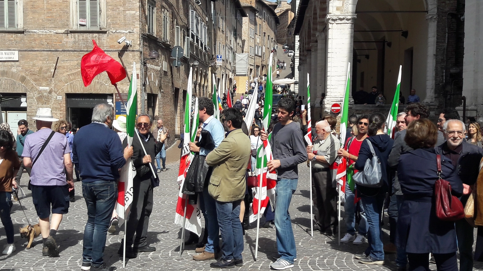 Urbino, 25 Aprile con proteste in piazza