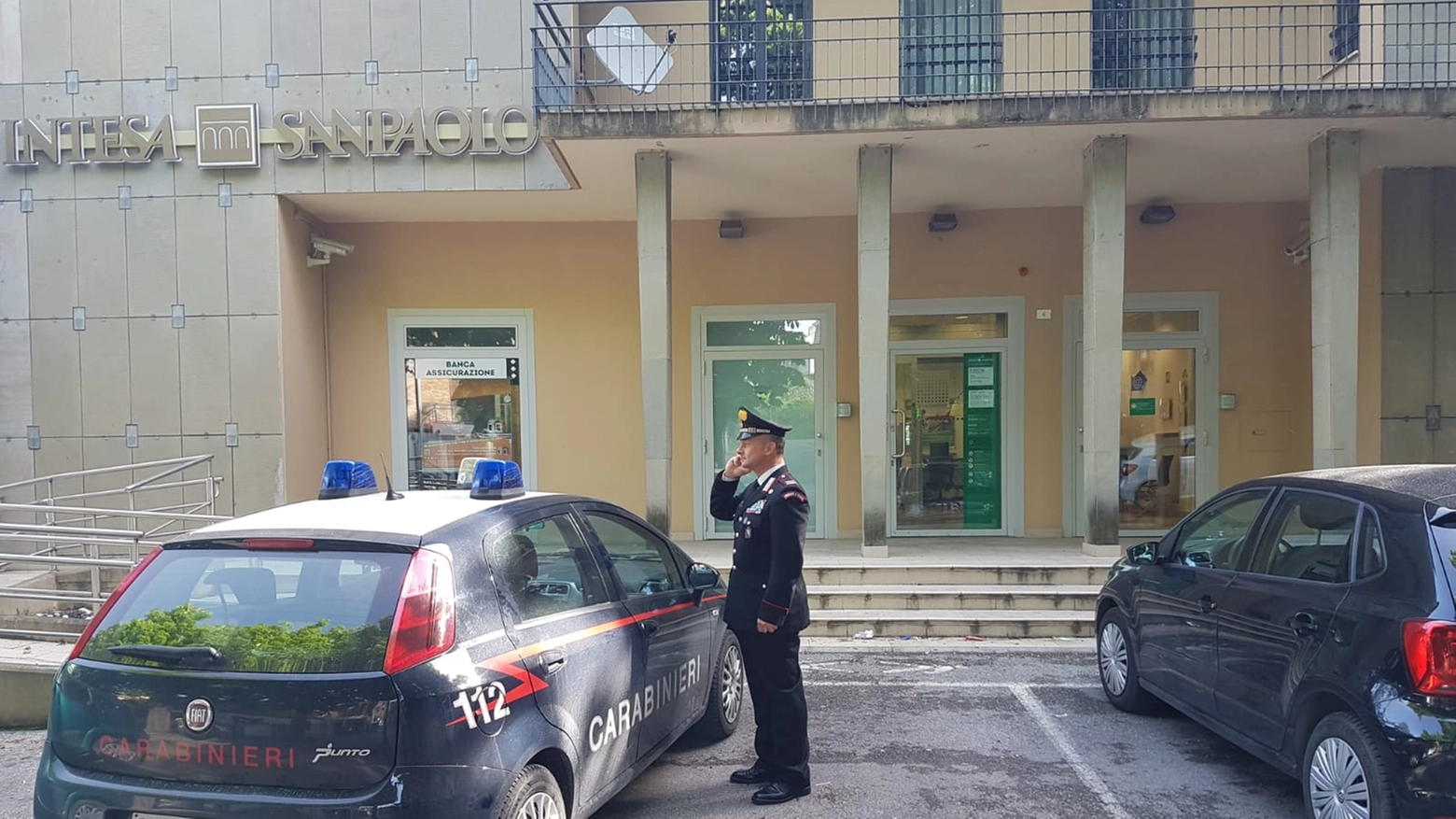 Montelabbate, rapina flop in banca: i carabinieri sul posto