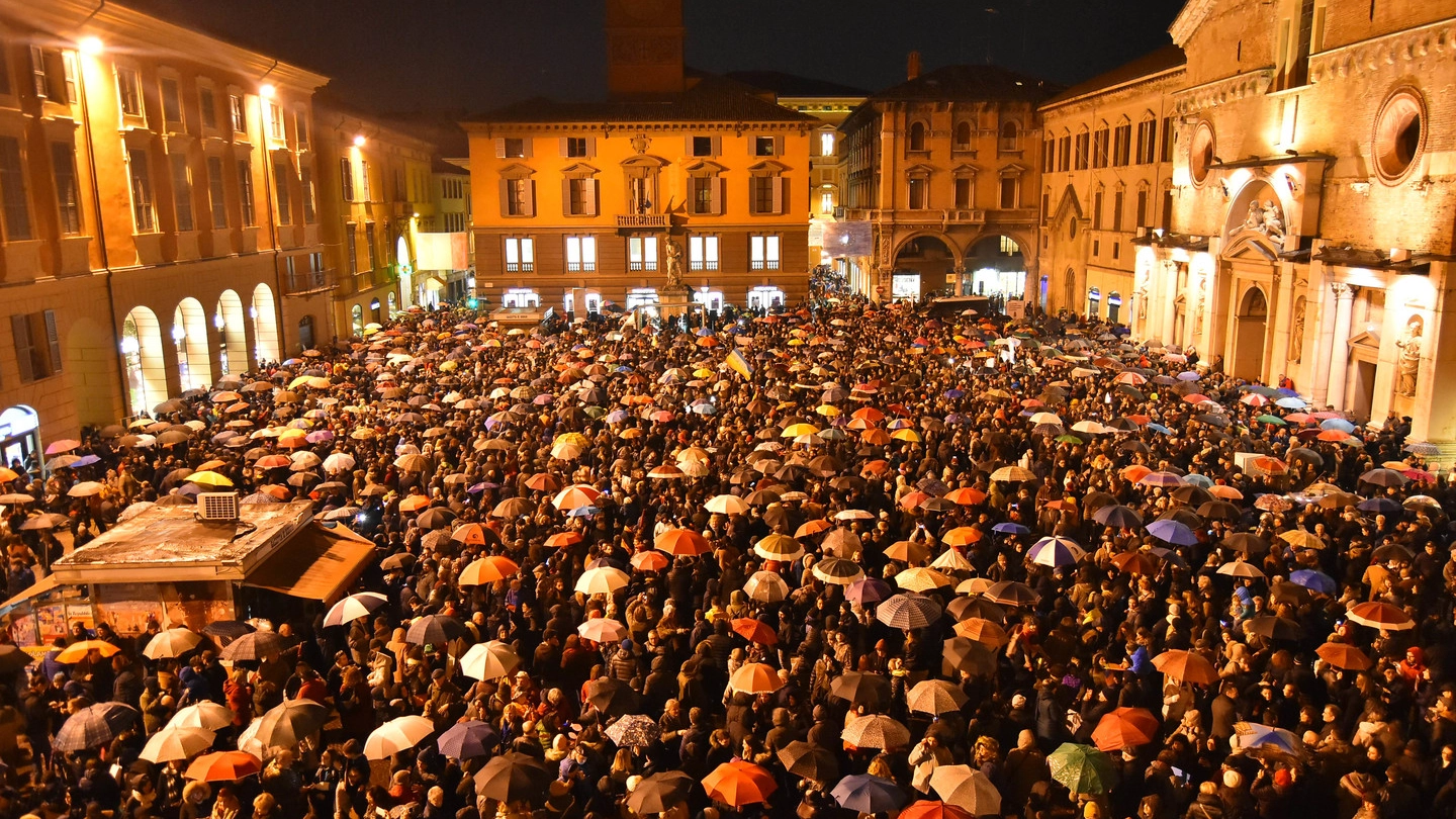 Sardine, la manifestazione a Reggio Emilia (Artioli)