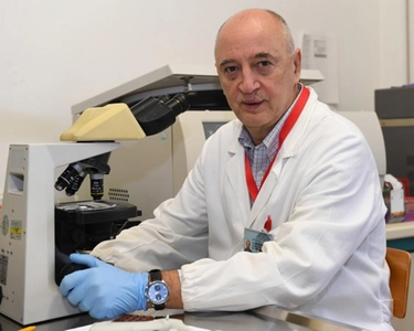 Vaccino Covid, l'immunologo: "La prima versione protegge ancora dalla malattia grave"