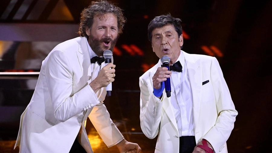 Sanremo, Gianni Morandi e Jovanotti vincitori nella serata delle cover