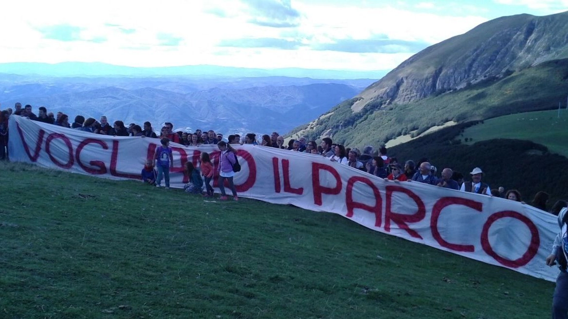 Infilatoio (Pesaro e Urbino), 400 persone chiedono la creazione del Parco del Catria e Nerone (Foto Carnali)