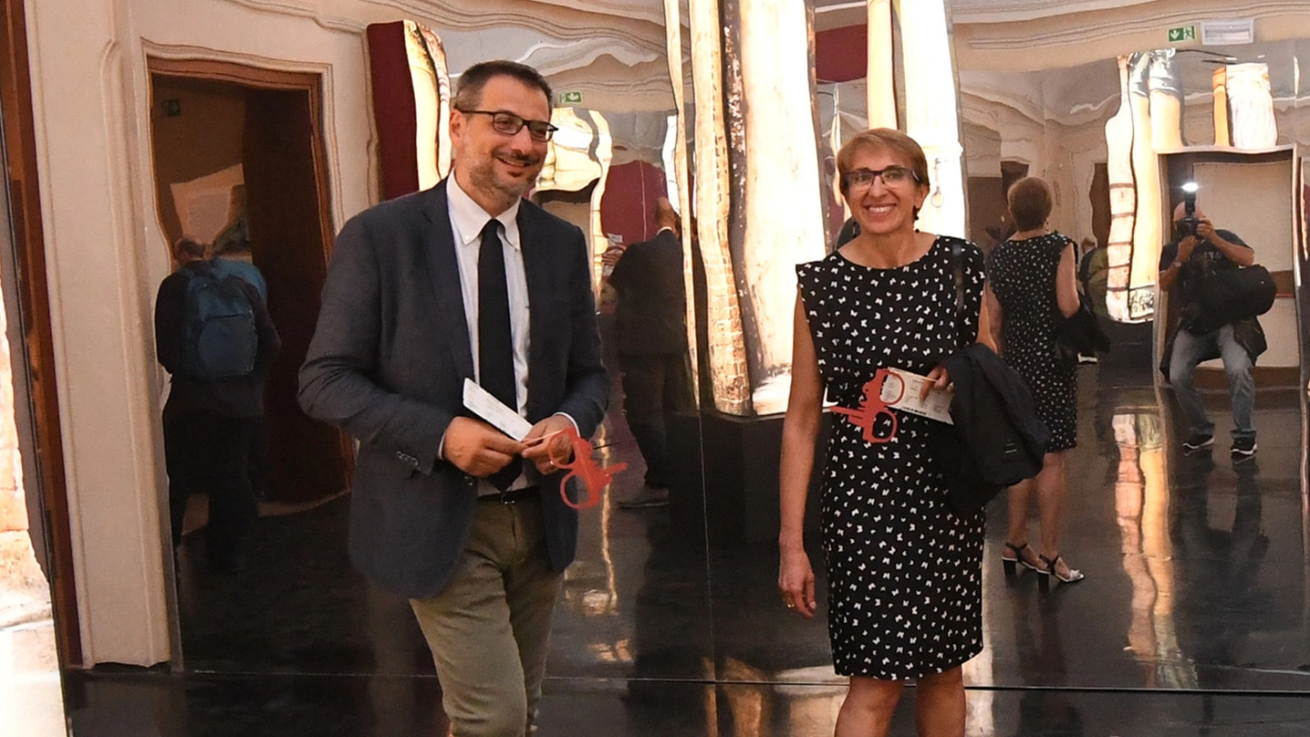 Un momento della visita alla mostra ’Bologna Experience’ a palazzo Belloni (foto Schicchi)