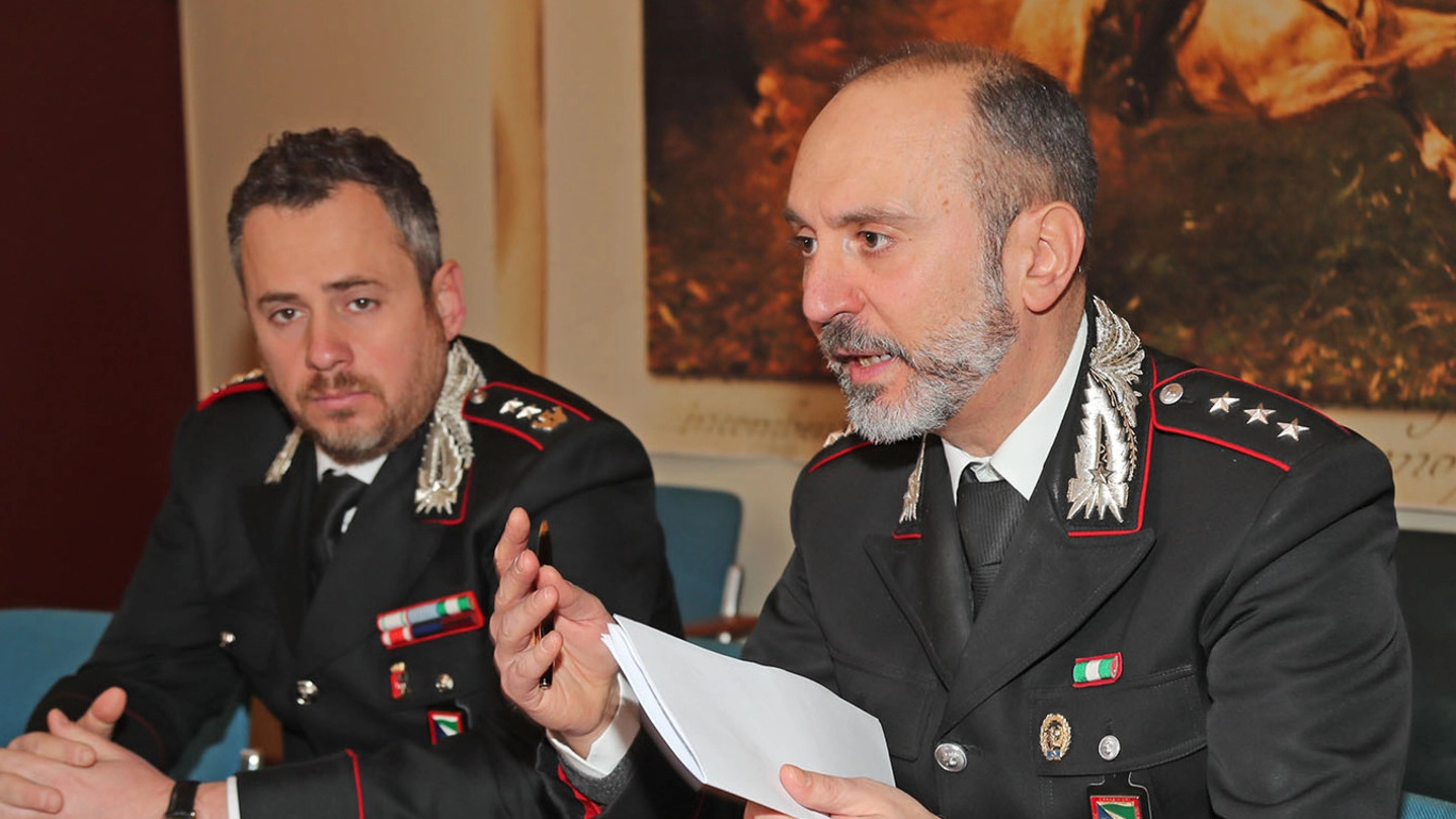 Il tenente colonnello Marco Centola e il capitano Claudio Gallù, comandante della compagnia di Imola