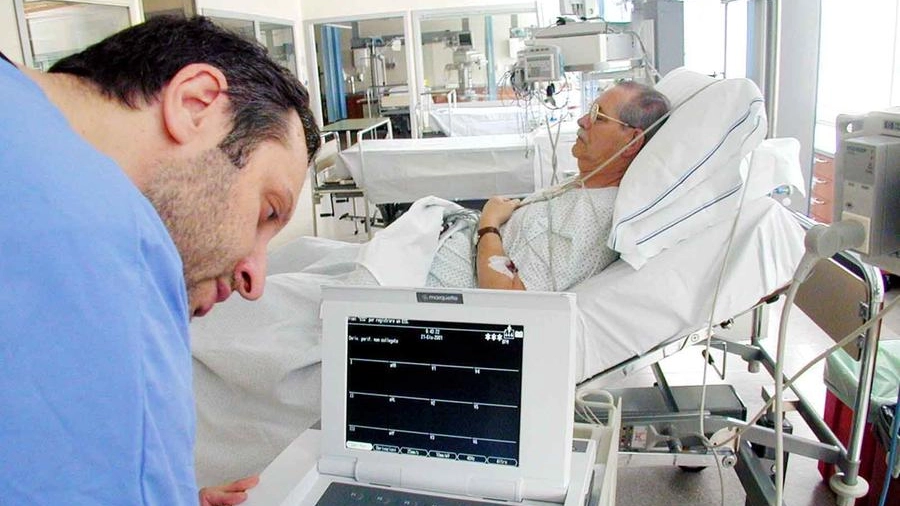Elettrocardiogramma su un paziente