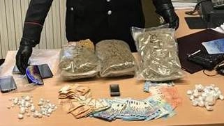 La droga è stata sequestrata dai carabinieri di Cattolica a tre albanesi che sono stati arrestati