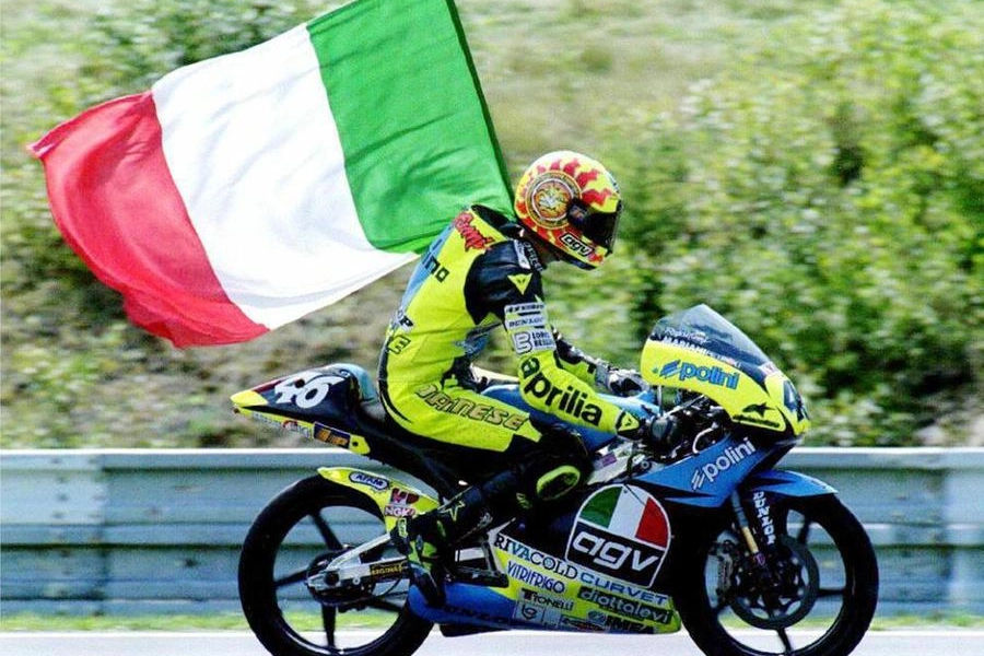 Valentino Rossi in 125 in una foto del 1996 (Ansa)
