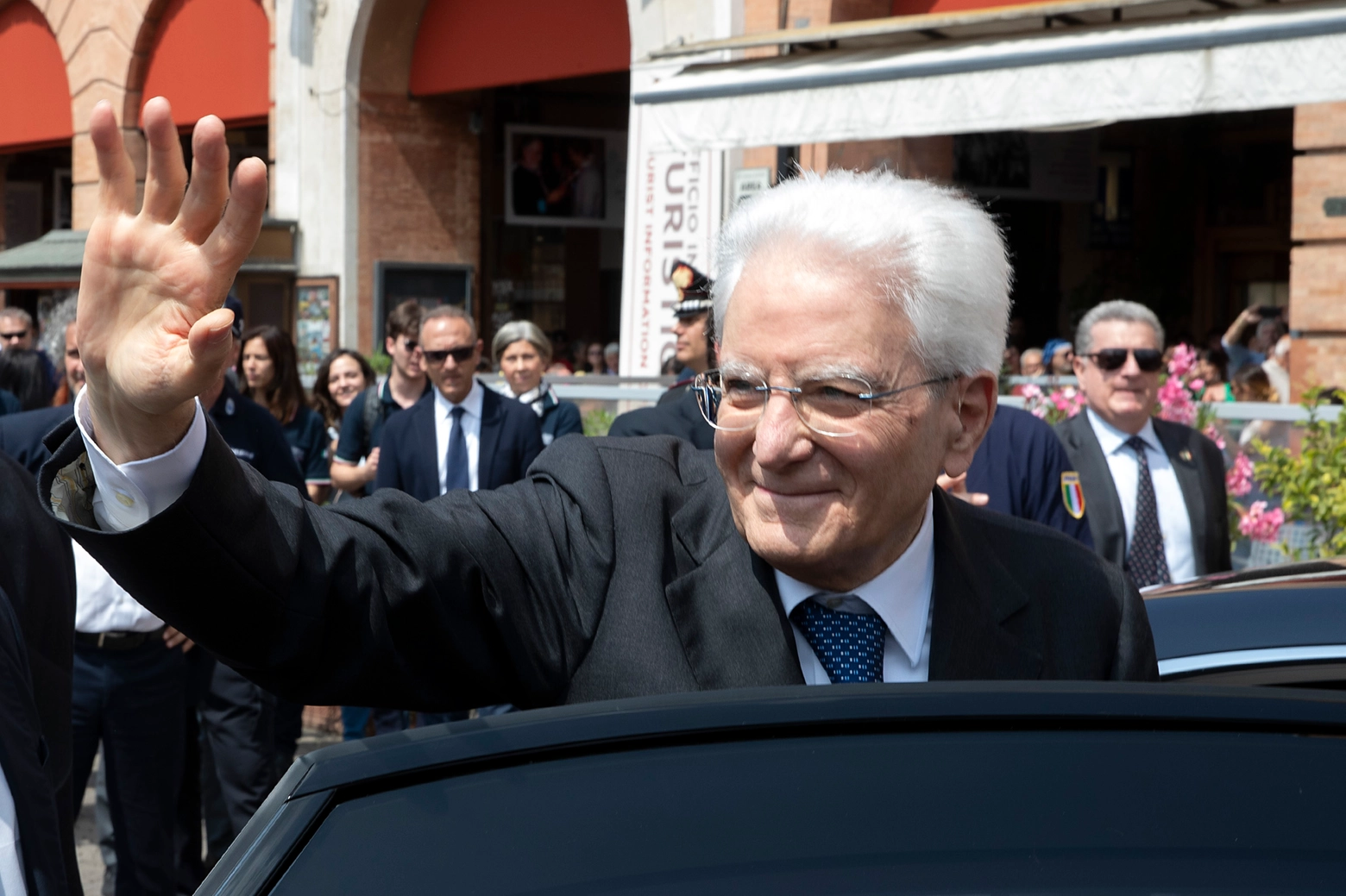 Il presidente Sergio Mattarella in visita nelle zone alluvionate della Romagna