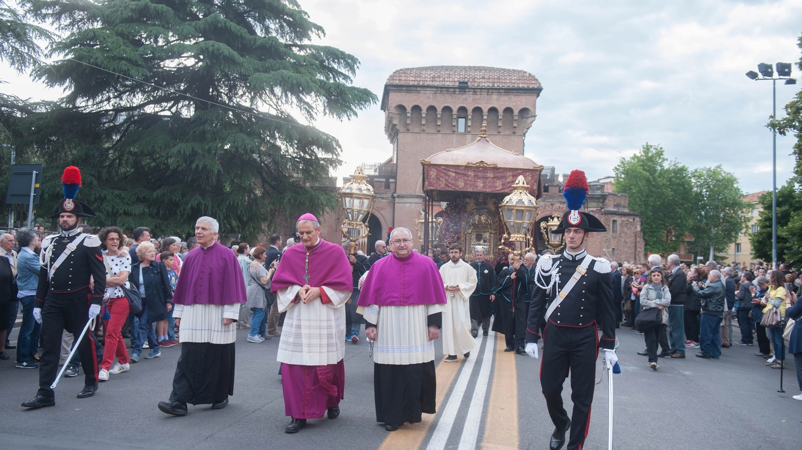 Bologna, la Madonna di San Luca è scesa in città. La processione (fotoSchicchi)