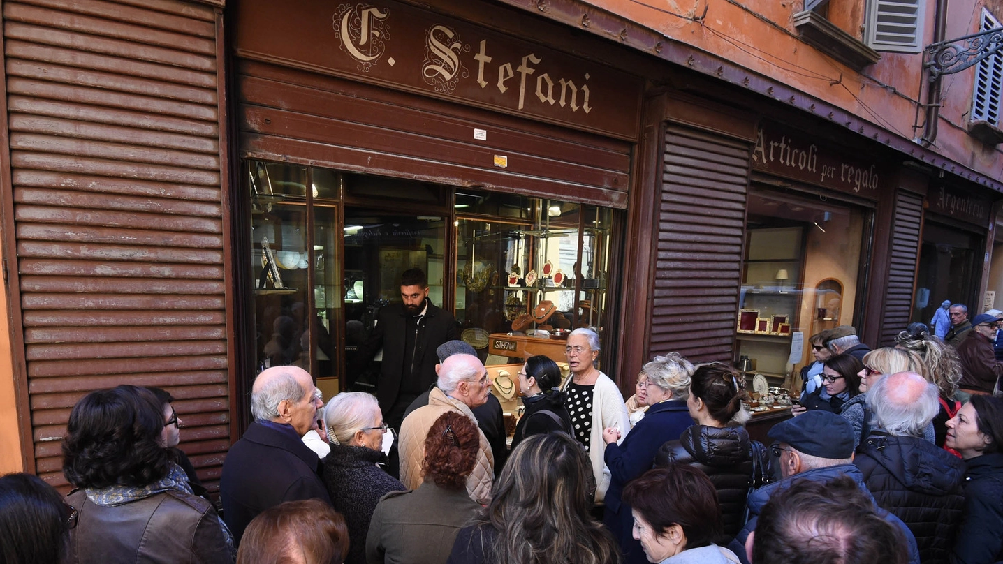 La vendita all’asta degli oggetti dell’argenteria Stefani avvenuta nel dicembre 2015 (FotoSchicchi)