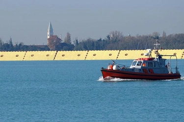 Acqua alta a Venezia, si alza il Mose: la città resta sotto la soglia di rischio
