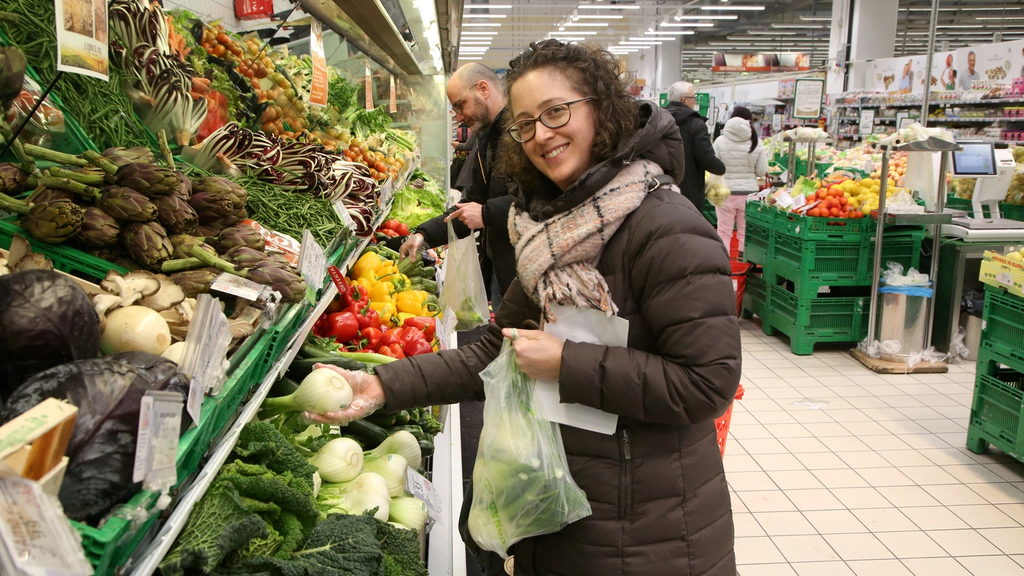 La spesa in un supermercato (foto di repertorio)