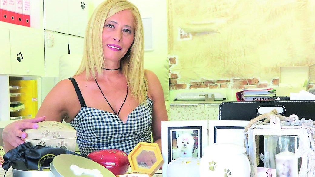 Sabrina Di Pastena ha aperto a Rimini un’agenzia che cura i funerali per piccoli animali domestici
