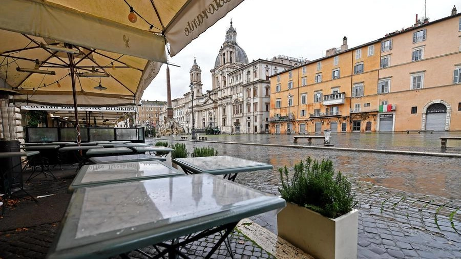 Roma, piazza Navona vuota per le misure anti-Covid (Ansa)