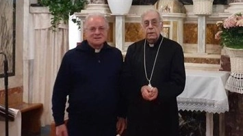 Don Massimo Nocchi con il vescovo emerito Giovanni Santucci