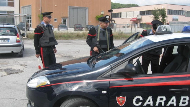 I carabinieri sulle tracce dei  fuggitivi
