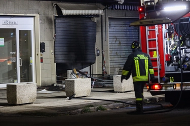 Incendio in via Magazzari a Bologna, cinque intossicati