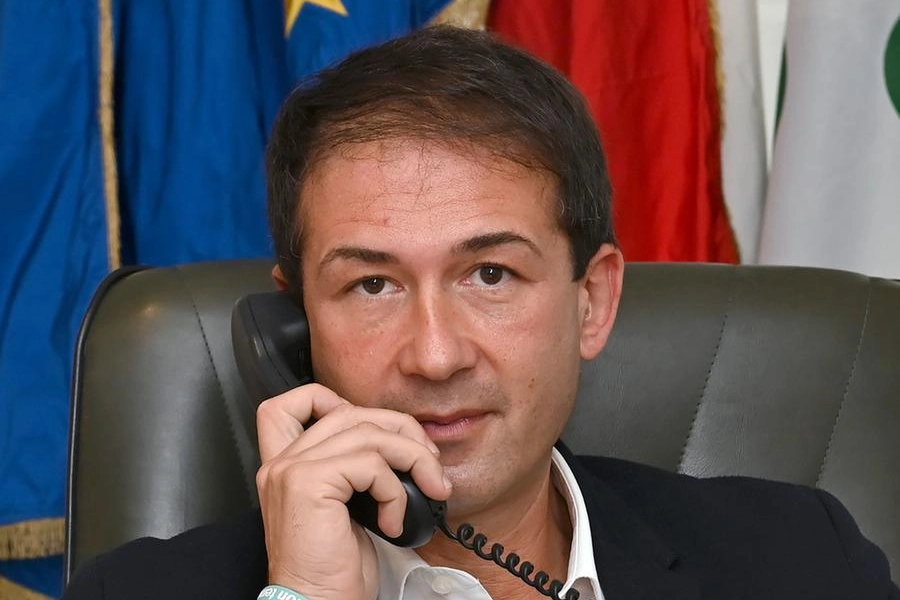 Il sindaco di Sesto Roberto Di Stefano;