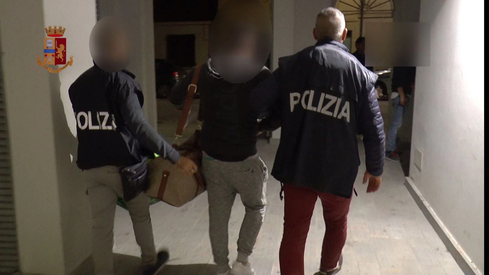 Arresto della polizia ad Ancona: coppia plagiava giovani