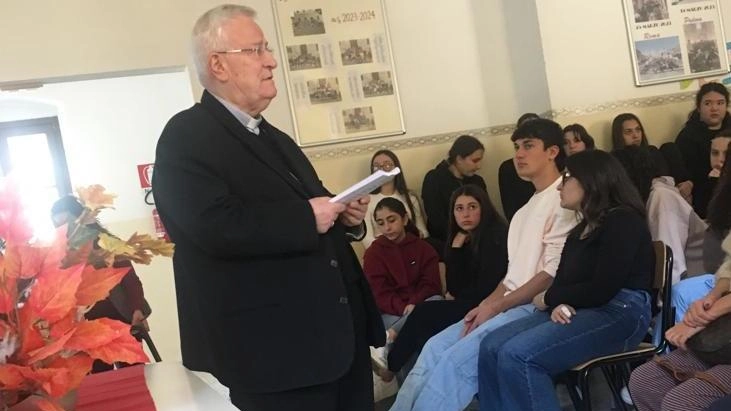 Il Cardinal Bassetti visita il Liceo:: "Un’ora benedetta con gli studenti"