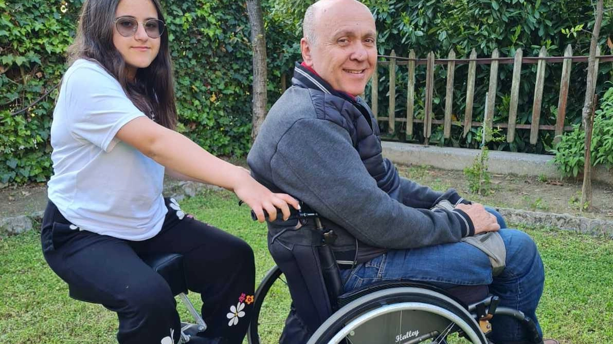Un aiuto per i disabili e i familiari  "Carrozzina e accompagnatore  Avanti insieme con ‘Happy Life’"