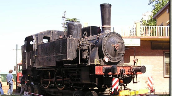 BINARI La storica locomotiva nel parco del Dlf