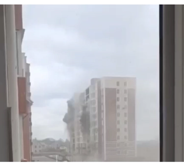 Ucraina, i video dei missili su Gostomel: palazzi in frantumi, la devastazione in diretta
