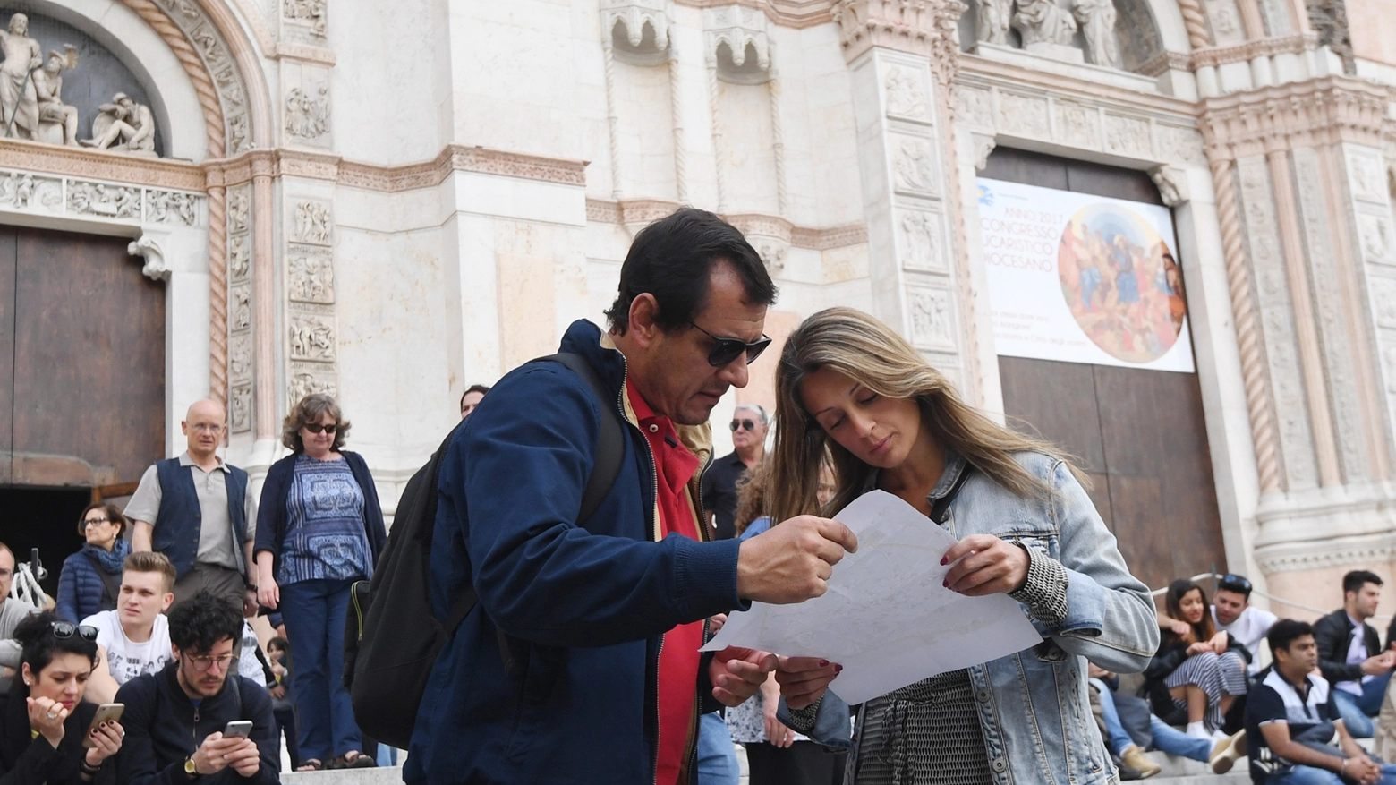 Turisti in centro a Bologna (FotoSchicchi)