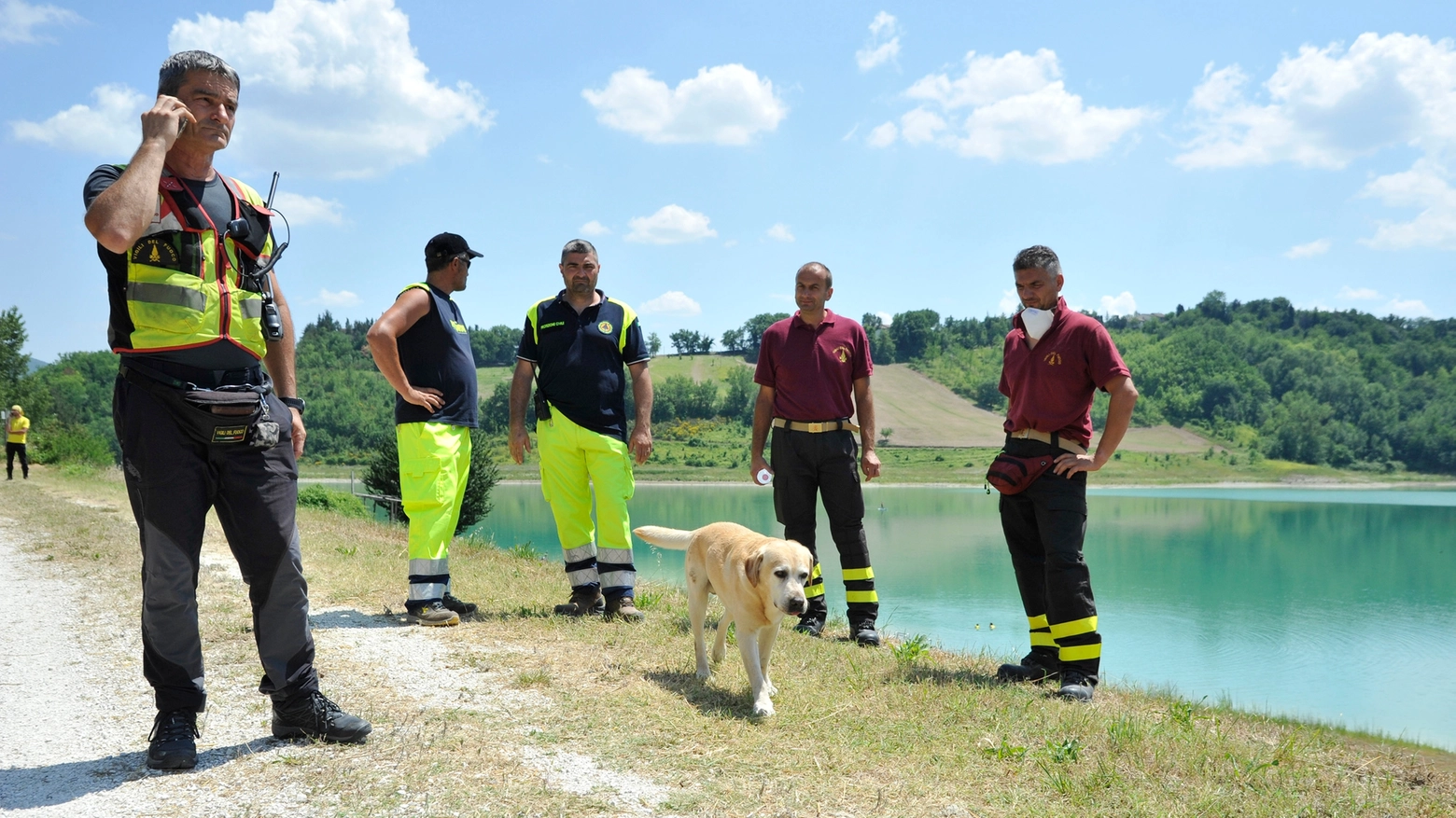 Le ricerche del ragazzo sparito dopo il tuffo nel lago a Cingoli (Calavita)