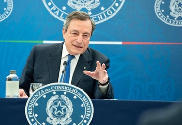 Draghi accelera sulle riaperture: ecco la strategia per far ripartire l'Italia