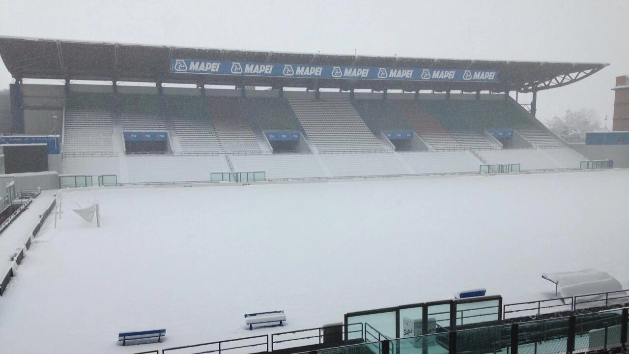 Il Mapei Stadium - Città del Tricolore alle 11,15 di oggi: sommerso dalla neve che continuava a cadere