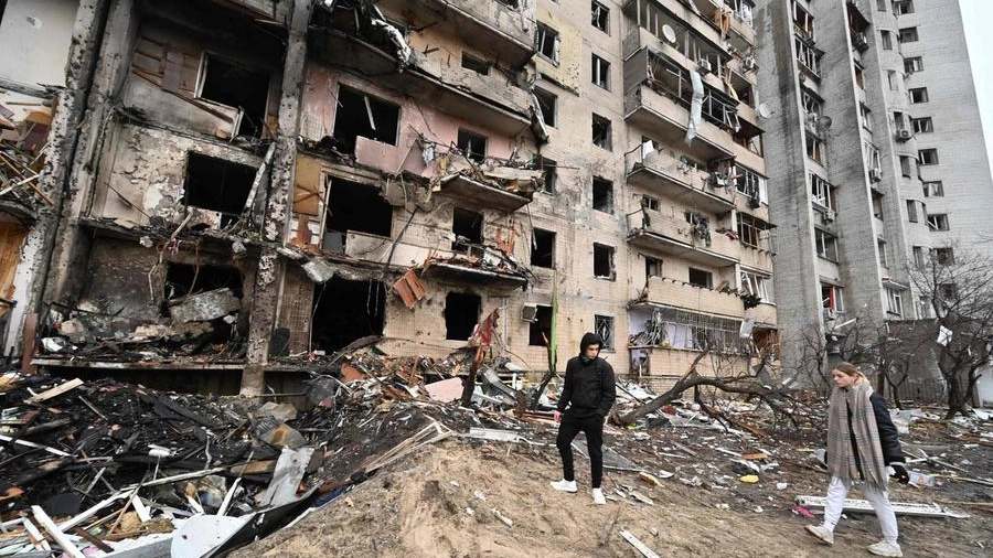 Kiev, un palazzo bombardato