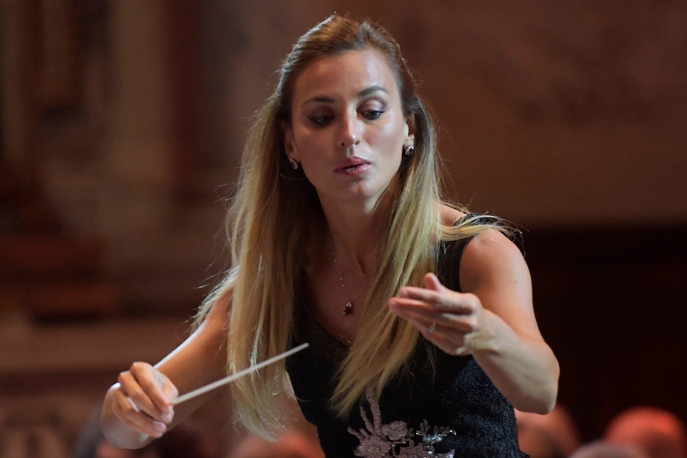 Beatrice Venezi, 33 anni, direttore d'orchestra