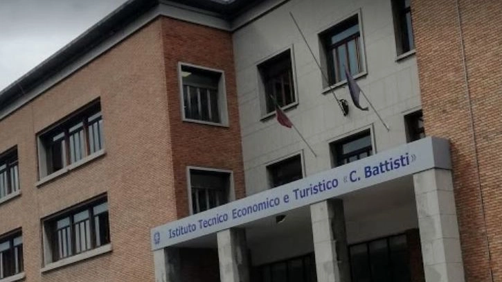 Fano, l'istituto tecnico commerciale e turistico Battisti