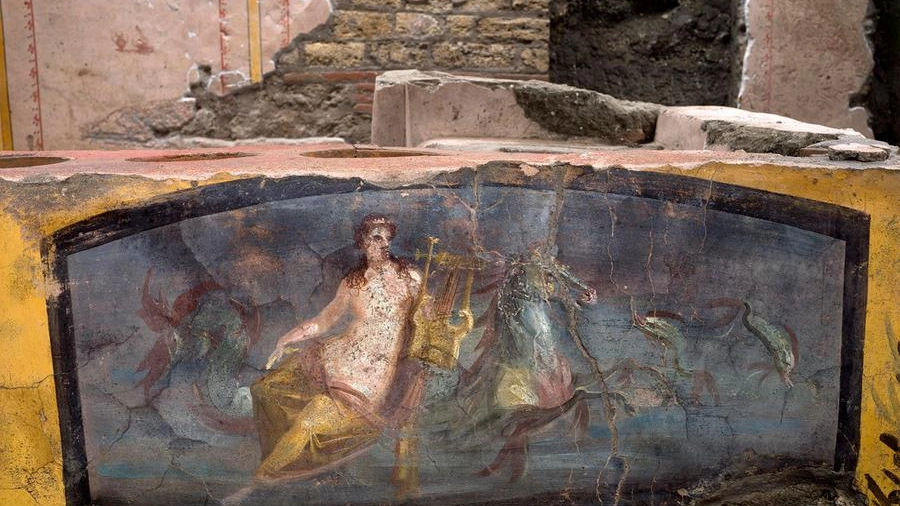 Il termopolio scoperto a Pompei (Ansa)