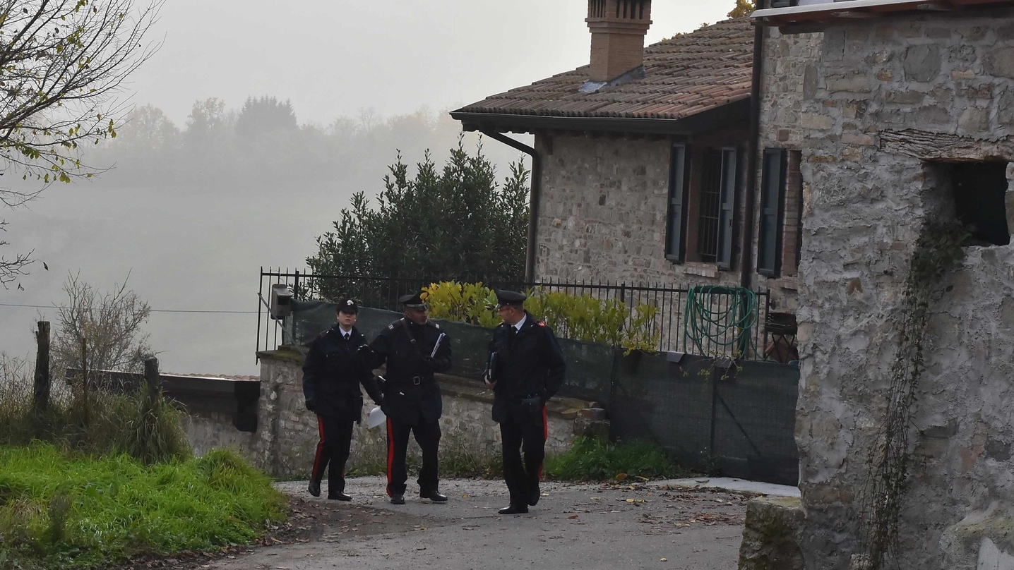 I carabinieri sul posto (foto Artioli)