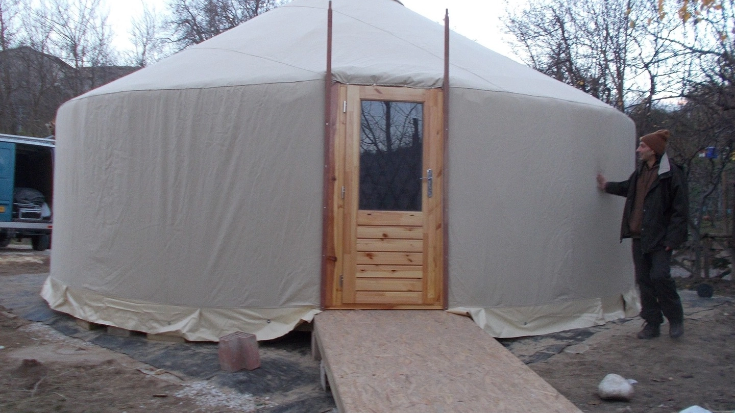 L’asilo nella tenda yurta a Vallato di San Ginesio