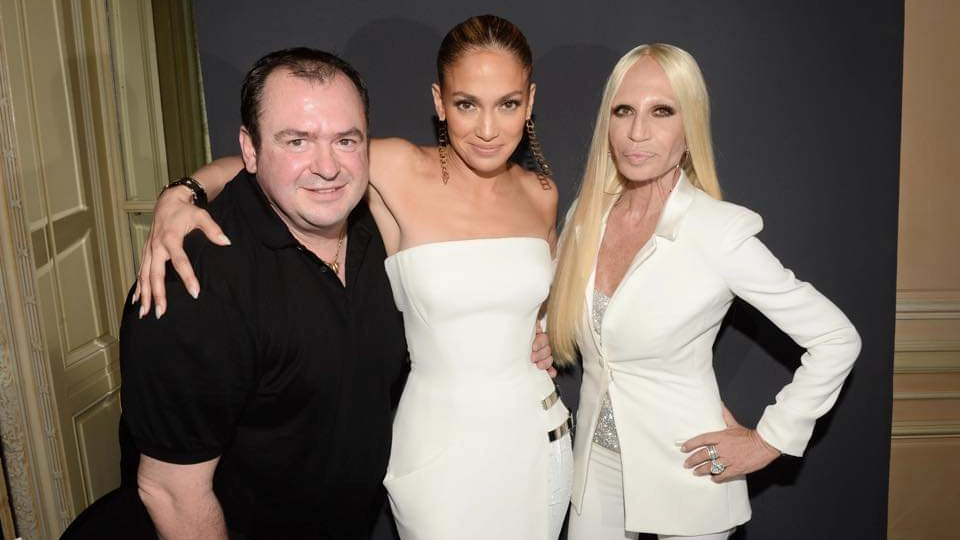 Luigi Massi con Jennifer Lopez e Donatella Versace