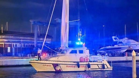 Barca a vela in avaria,  la Guardia costiera  soccorre tre passeggeri