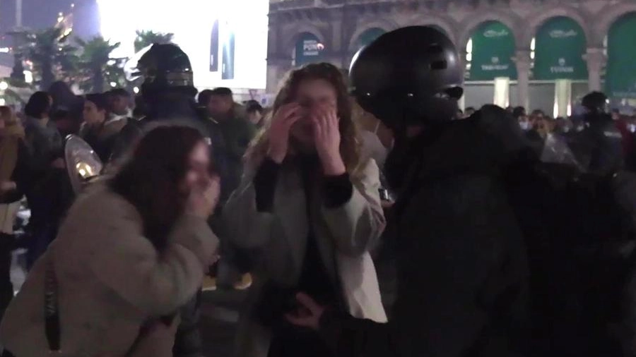 Capodanno a Milano, un fotogramma del video dell’aggressione
