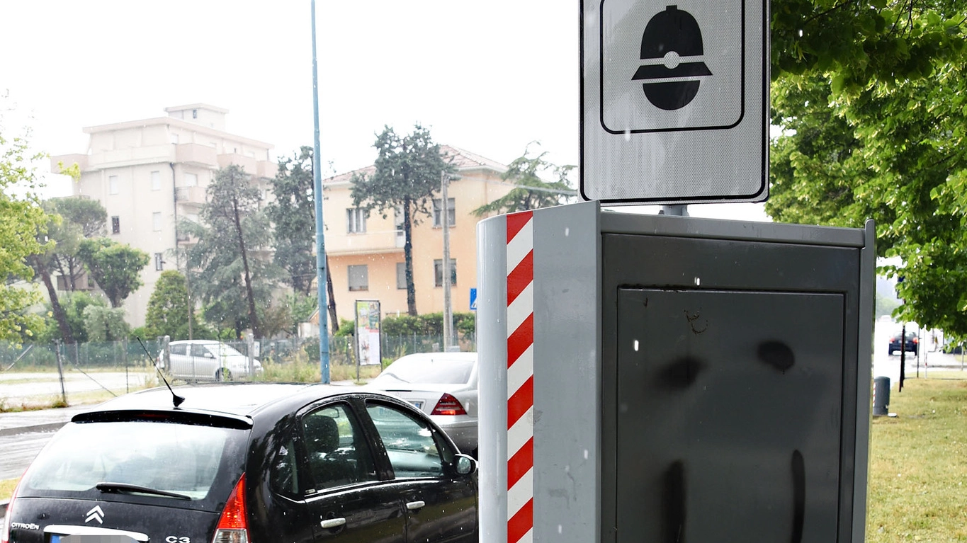 L’autovelox in via Settembrini a Rimini (foto Migliorini)